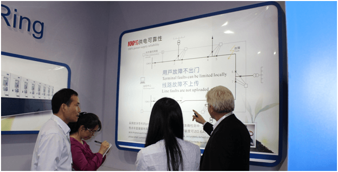 Mr. Lars向電器工業協會智能電網設備委員會秘書長介紹赫茲曼簡潔高效的配網自動化